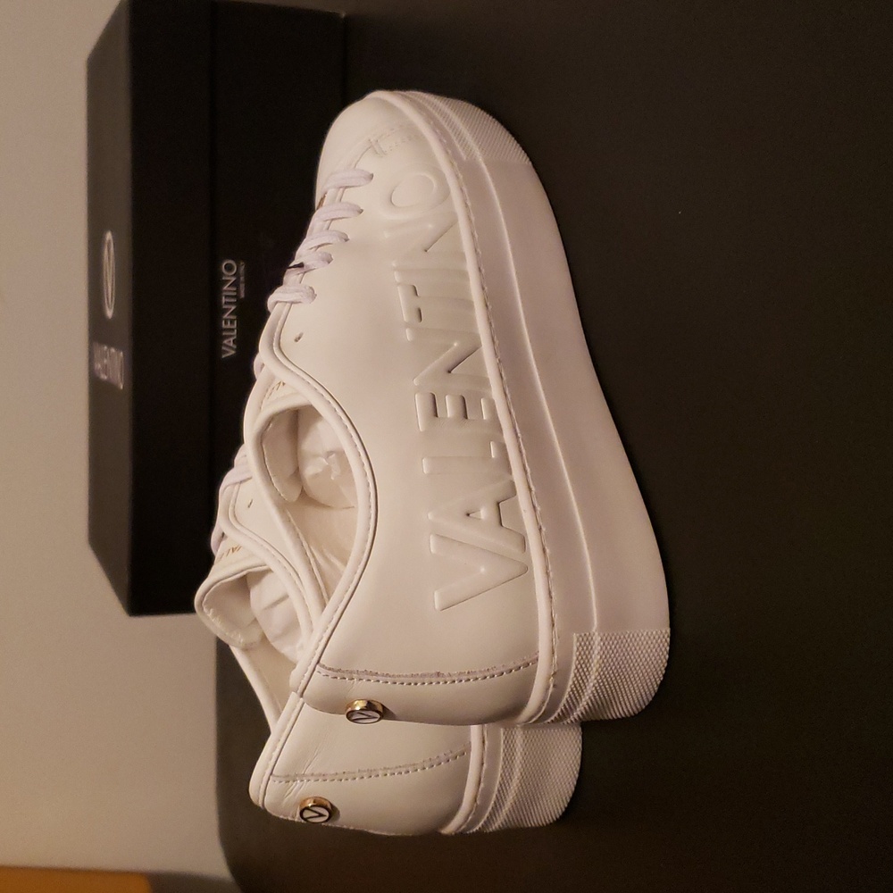 Valentino by Mario Valentino Dalia Embossed White- Women's 9 - Picture 5 of 6
